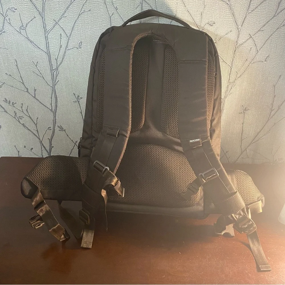Used Incase ICON Slim Pack